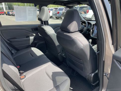 Used 2025 Subaru Forester Premium AWD/4WD image 30