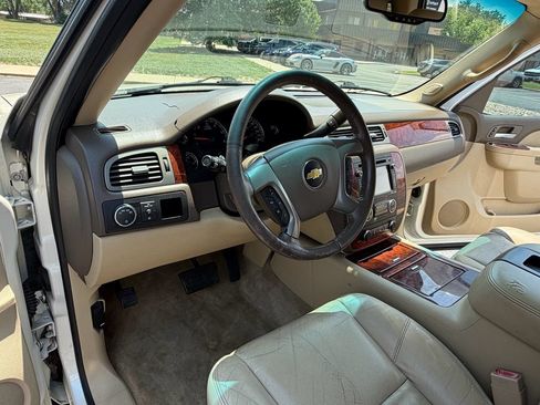 Used 2014 Chevrolet Tahoe LTZ RWD image 22