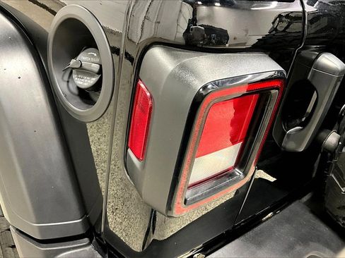 Used 2021 Jeep Wrangler Unlimited Sport image 23