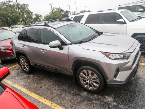 Used 2021 Toyota RAV4 XLE Premium FWD image 7