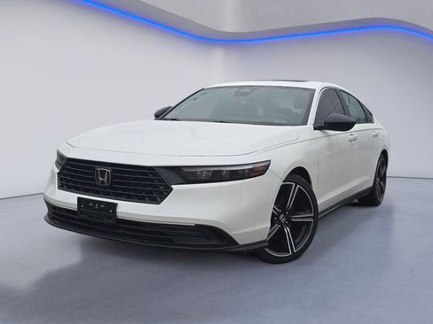 Used 2025 Honda Accord Sport image 2