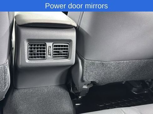 Used 2019 Toyota Camry L image 32