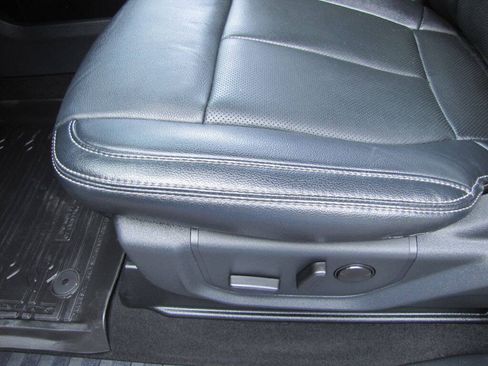 Used 2022 Ford F250 Lariat w/ Lariat Value Package AWD/4WD image 14