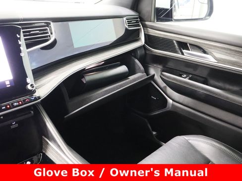 Used 2022 Jeep Wagoneer Series III w/ Premium Group I image 26