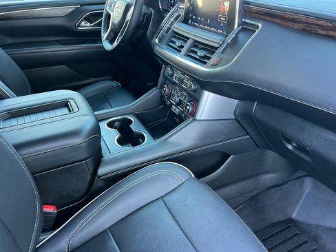 Used 2023 Chevrolet Suburban Premier AWD/4WD image 21