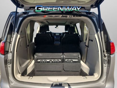 Used 2019 Chrysler Pacifica Limited image 7