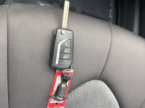 Used 2019 Toyota Camry LE FWD image 32