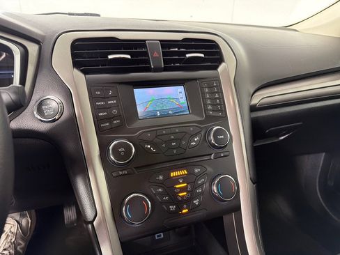 Used 2017 Ford Fusion SE image 17