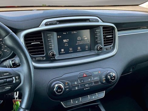 Used 2017 Kia Sorento AWD w/ LX Convenience Package image 11