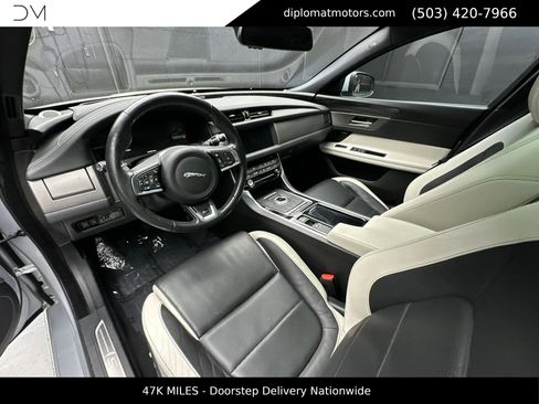 Used 2018 Jaguar XF S RWD image 17