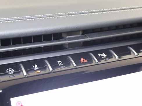 Used 2024 Jeep Grand Cherokee Overland w/ Luxury Tech Group IV image 37