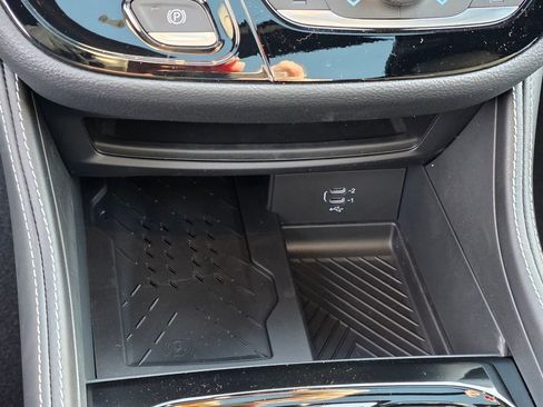 New 2026 Chrysler Pacifica Limited image 23