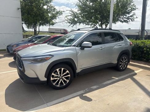 Used 2023 Toyota Corolla Cross XLE w/ Convenience Package image 1