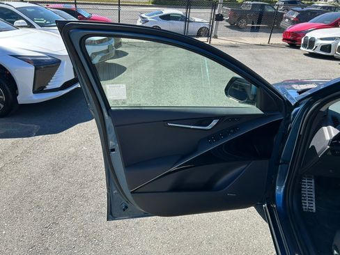 Used 2023 Kia Niro Wave image 10