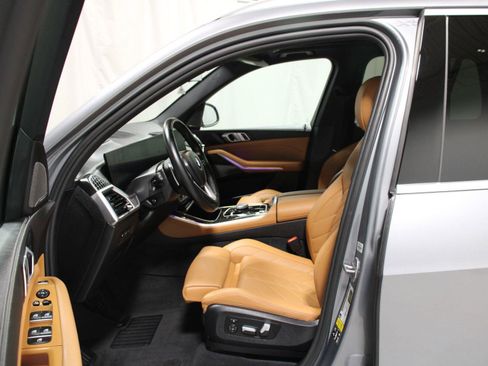 Used 2024 BMW X5 xDrive40i w/ Premium Package AWD/4WD image 3