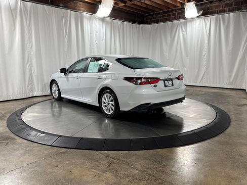 Used 2022 Toyota Camry LE FWD image 7