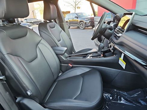 New 2026 Jeep Compass Limited image 10