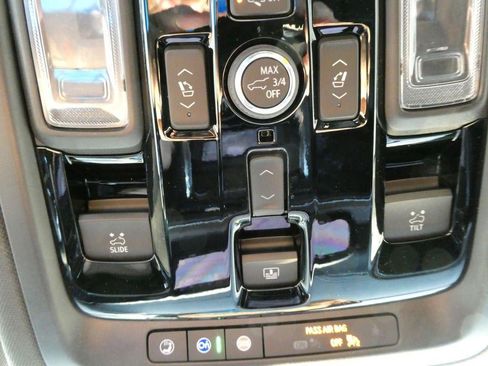 New 2026 Chevrolet Suburban High Country AWD/4WD image 27