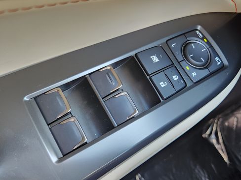Used 2024 Lexus NX 250 FWD image 29