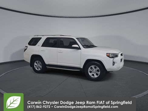 Used 2018 Toyota 4Runner SR5 RWD image 2