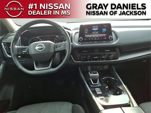 Used 2025 Nissan Rogue SV FWD image 10