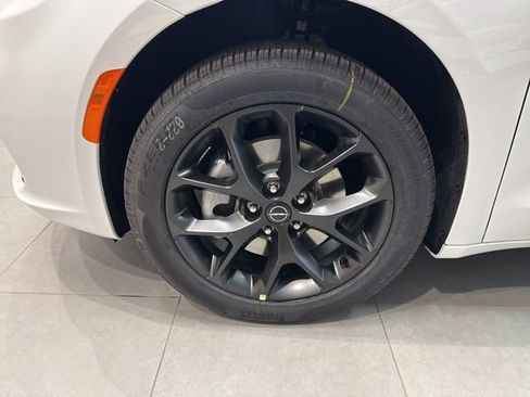 New 2026 Chrysler Pacifica Limited w/ S Appearance Package image 13