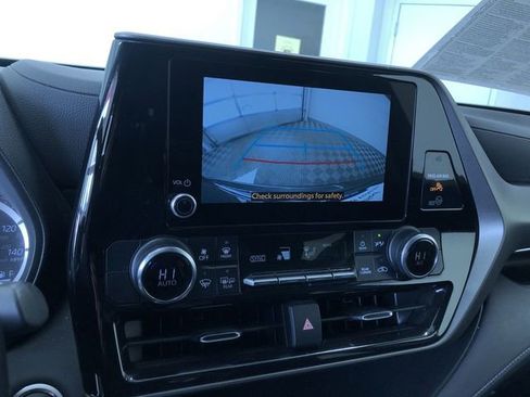 Certified 2024 Toyota Highlander LE image 29