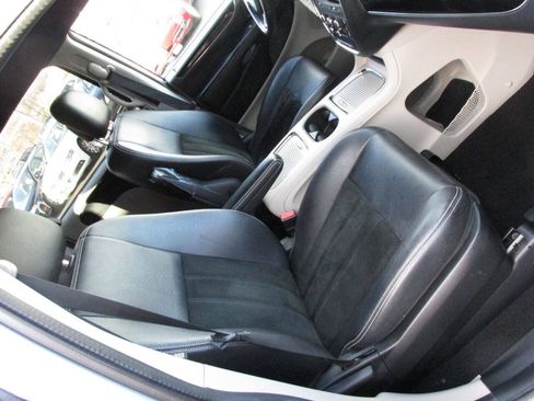 Used 2017 Dodge Grand Caravan SXT FWD image 29