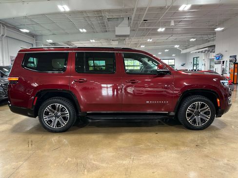 Used 2022 Jeep Wagoneer Series III image 9