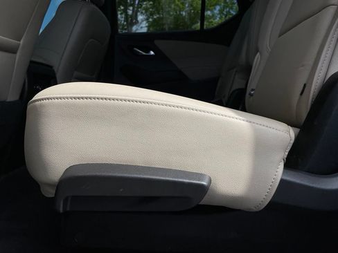Used 2023 Chevrolet Traverse LT FWD image 39