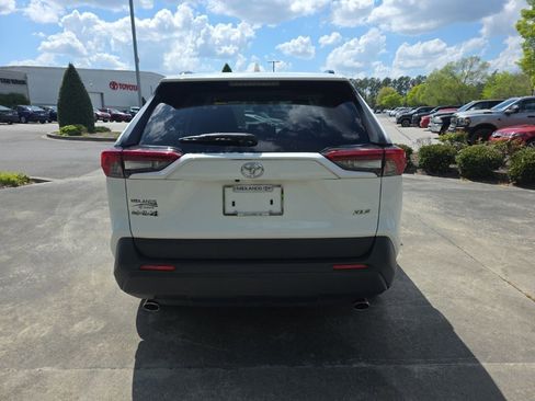 Used 2020 Toyota RAV4 XLE Premium image 4