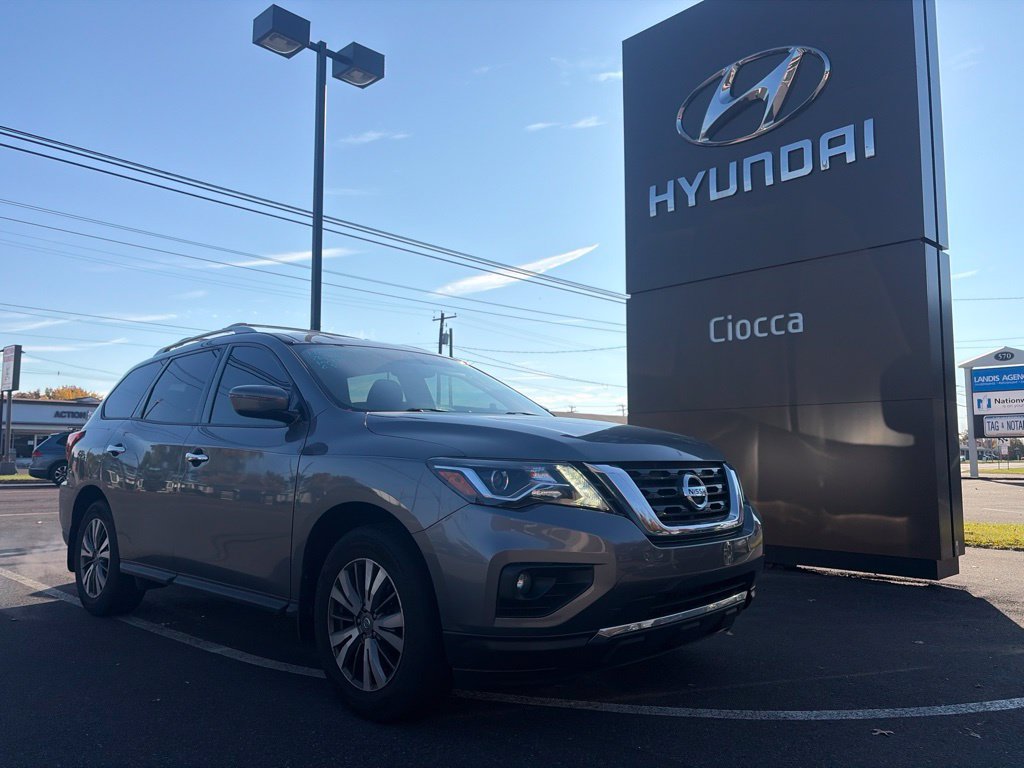Used 2020 Nissan Pathfinder SV AWD/4WD image 1