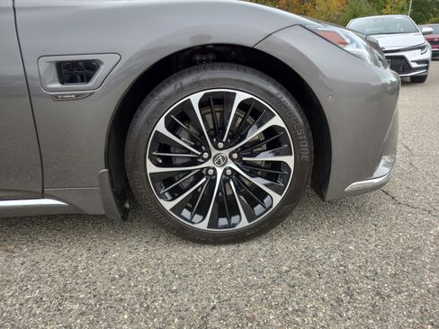 Used 2022 Lexus LS 500h AWD w/ Luxury Package image 13