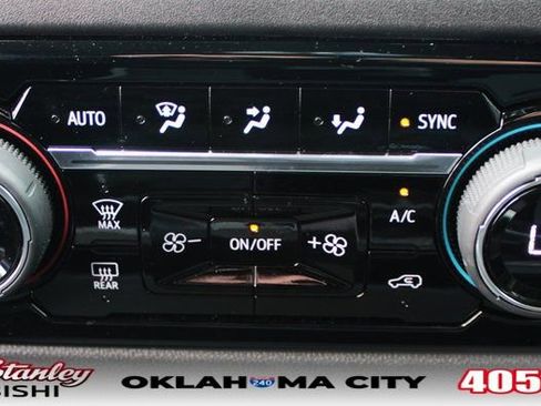 Used 2024 Chevrolet Silverado 2500 LT w/ Convenience Package image 21