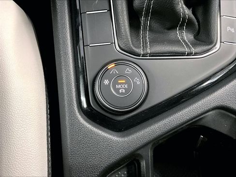 New 2026 Volkswagen Taos SE image 21