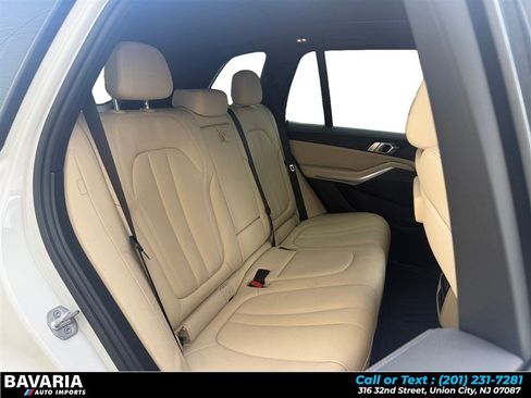 Used 2022 BMW X5 xDrive40i w/ Premium Package AWD/4WD image 17