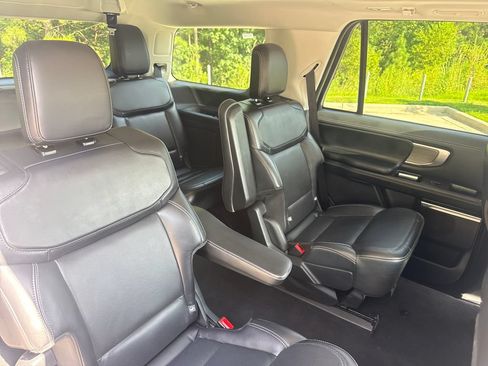Used 2025 Ford Expedition Platinum AWD/4WD image 34