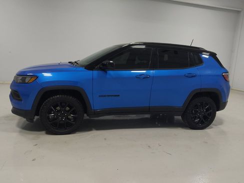 Used 2022 Jeep Compass Latitude AWD/4WD image 2