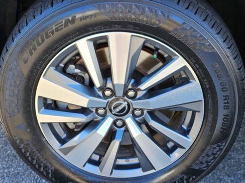 Used 2025 Nissan Pathfinder SL image 10