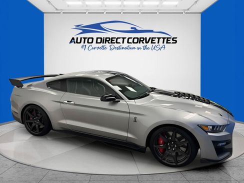 Used 2021 Ford Mustang Shelby GT500 w/ Carbon Fiber Track Pack RWD image 7
