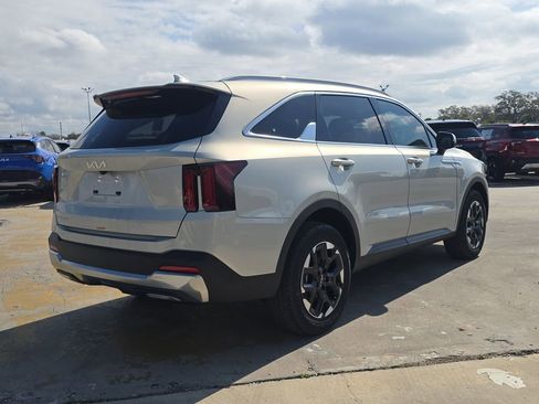 New 2026 Kia Sorento S w/ S Panoramic Sunroof Package FWD image 8