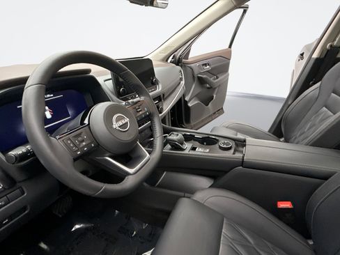 Used 2023 Nissan Rogue Platinum w/ Platinum Premium Package image 10