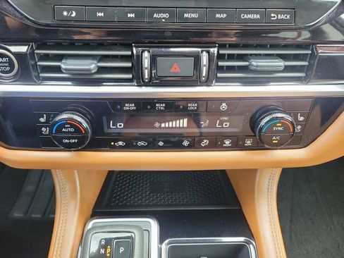 Used 2024 Nissan Pathfinder Platinum image 33