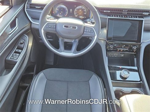 New 2025 Jeep Grand Cherokee Altitude image 7