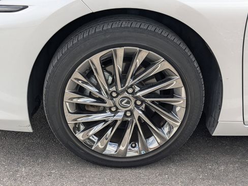 Certified 2024 Lexus ES 350 Ultra Luxury image 4