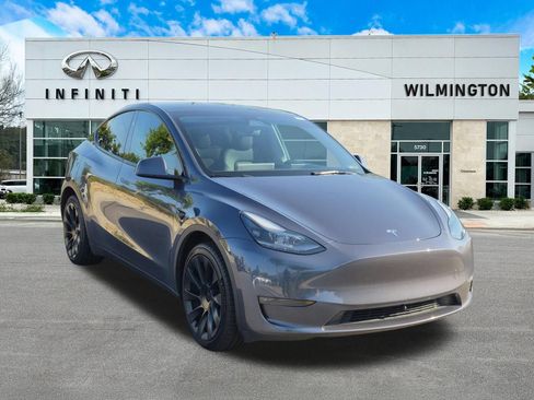 Used 2023 Tesla Model Y Long Range AWD/4WD image 1