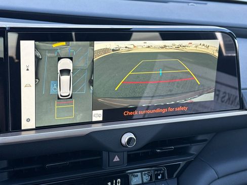 New 2025 Toyota Crown Signia image 18