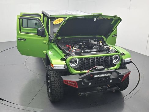Used 2025 Jeep Gladiator Rubicon w/ Convenience Group AWD/4WD image 56