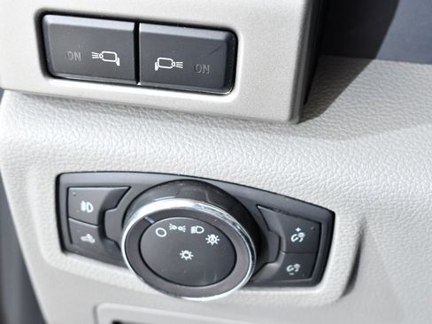 Used 2018 Ford F150 Lariat image 32