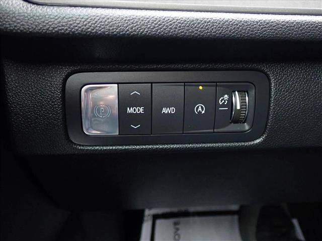 Used 2025 Chevrolet Traverse LT w/ Driver Confidence Package AWD/4WD image 23